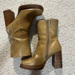 heeled tan boots ☆